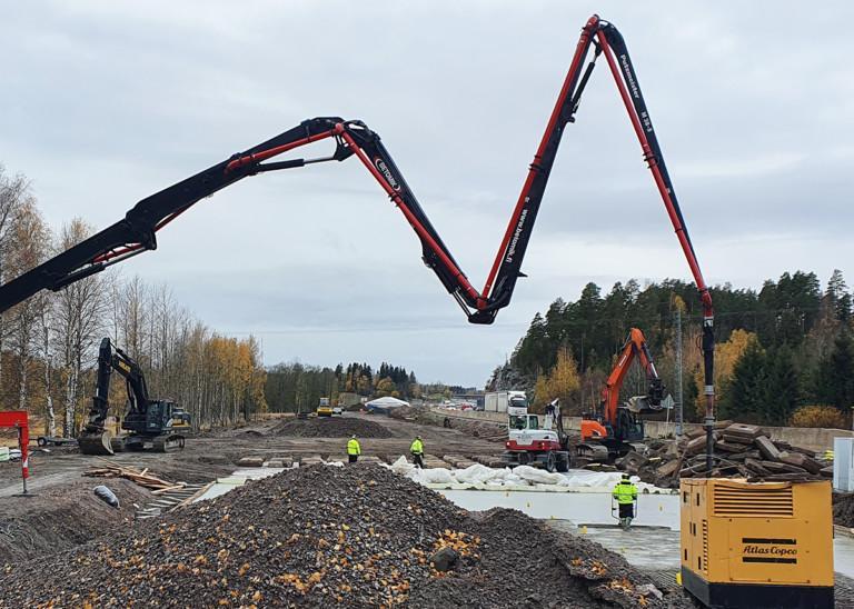 Kreate korjaa valtatie 7:llä painaumat Vanhakylän kohdalla Loviisassa