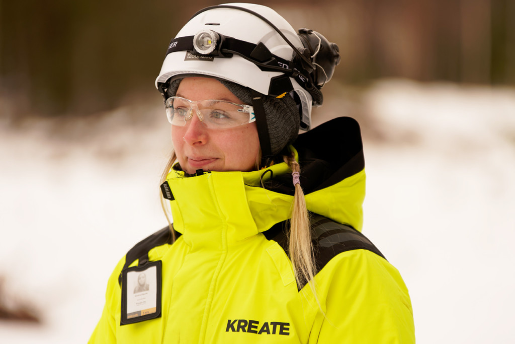 Noora Sipola toimii työnjohtajana Kreaten Tahkokankaan kadut ja vesihuolto -hankkeella Oulussa.