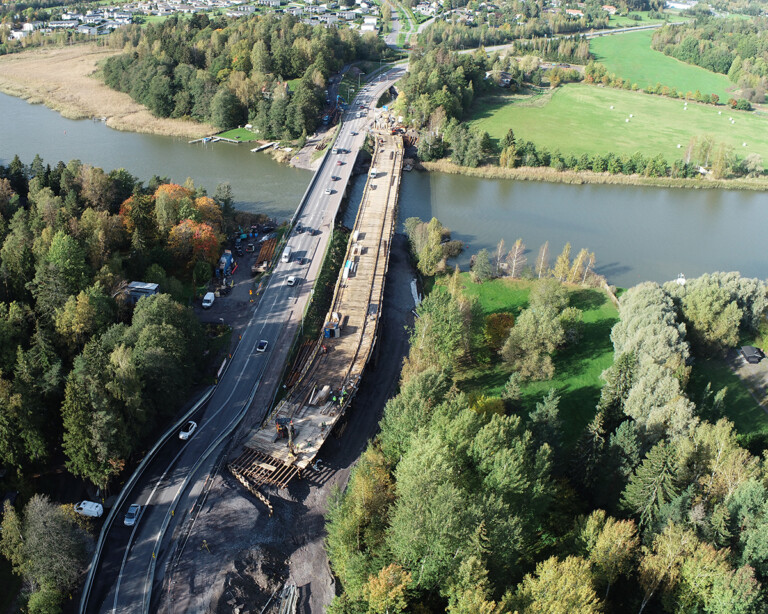 Kreate purkaa huonokuntoisen Kuusistonsalmen sillan, rakentaa varasillan ja uuden sillan vanhan paikalle Saaristotien varrella Kaarinassa.
