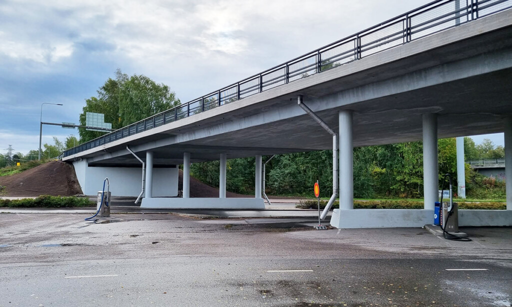 Kreaten urakoima Mustapuron tulvasuojaus ja Itäväylän sillat -hanke valmistui Helsingissä Itäväylän varrella.