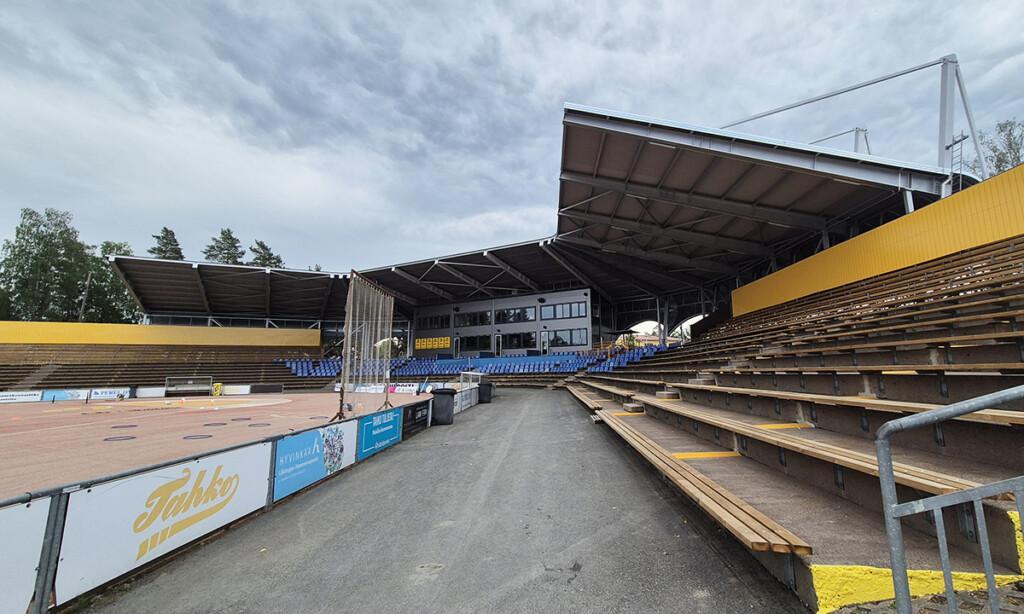 Uusittu, Kreaten korjaama ,Pihkalan pesäpallostadion on valmiina ottamaan vastaan katsojat ja pelaajat. 