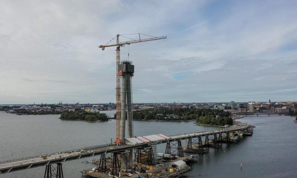 Kruunuvuorensilta Helsingissä on voittanut kansainvälisen ja arvostetun tietomallinnuksen Tekla Global BIM Awards 2024 -kilpailun. Kuva on Kruunuvuorensillan työmaalta syyskuulta 2024.
