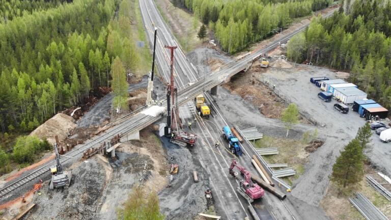 Kreate uusii Lehmisuon alikulkusillan siirtomenetelmällä valtatie 4:llä Oulussa