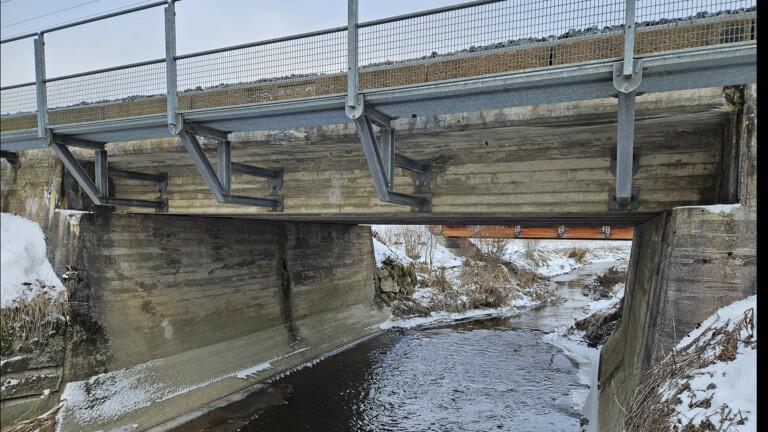 Kreate peruskorjaa Äväntjoen ratasillan Kärkölässä.