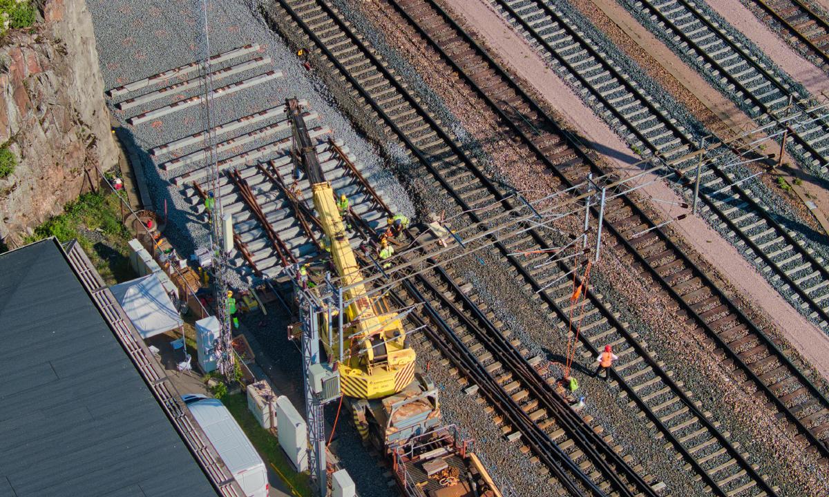 Kreaten vankka osaaminen ja tehokas kalusto mahdollistivat vaativan työvaiheen onnistumisen Helsingin vaihteiden vaihto -urakassa.