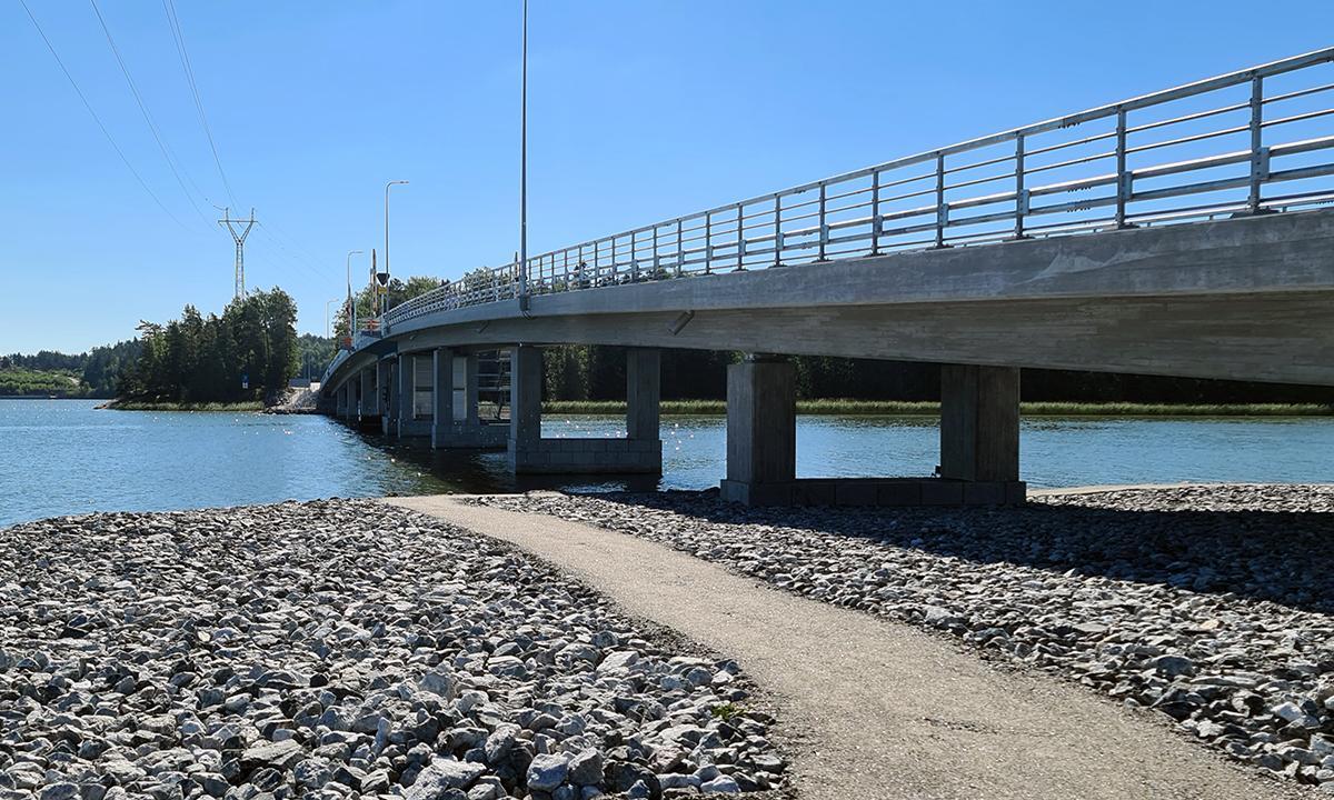 Lillholmenin silta maisemoitu polku