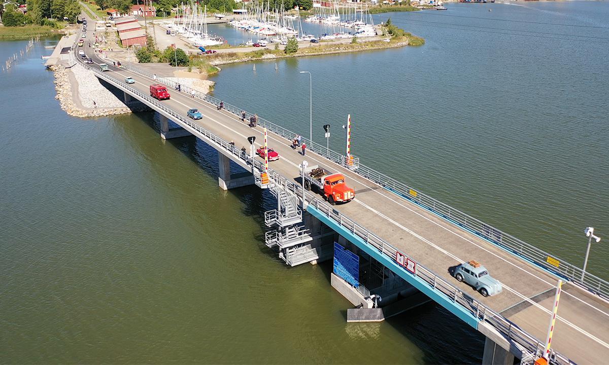 Lillholmenin silta vanhat autot