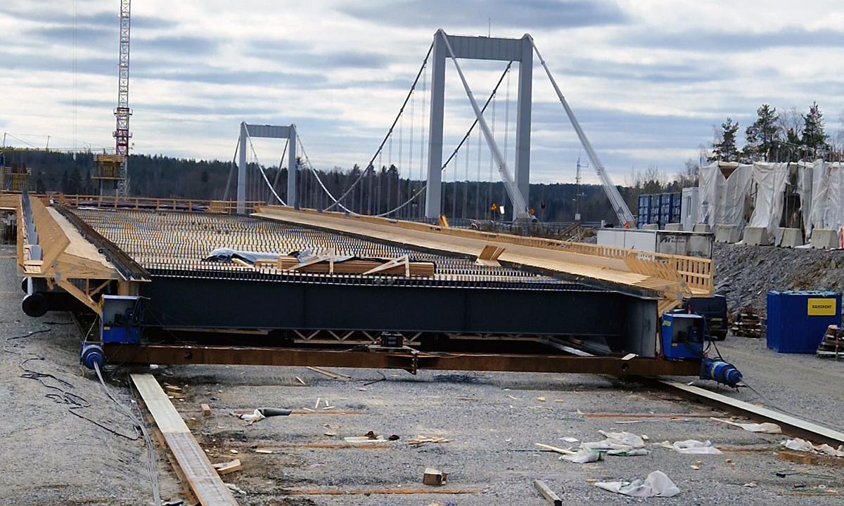 Terasrakenne perajntai iltapaivalla