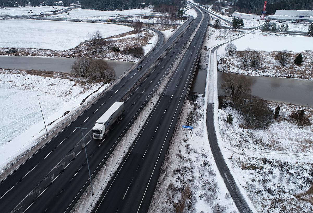 E18 Turun kehätien parantamisen toisessa vaiheessa saavutettiin merkittävä etappi, kun hankkeen urakoinut Kreate luovutti Kauselan ja Pukkilan välisen tieosuuden Väylävirastolle 29.12.2022 eli puoli vuotta suunniteltua aiemmin.