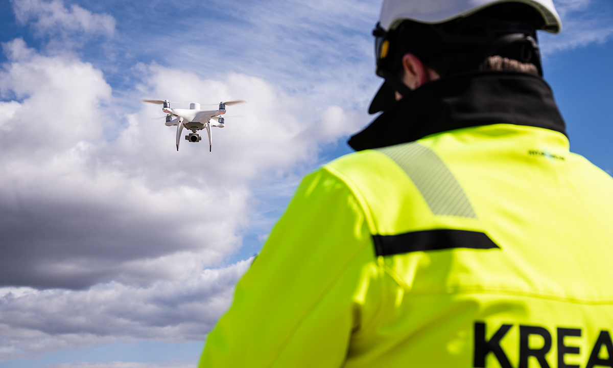E18 Turun kehätie, Kausela–Pukkila -työmaa lennetään dronella, jotta saadaan pistepilvi sekä ortokuvan käytössä olevan ohjelmiston taustakuvaksi sen hetkisestä tilanteesta.