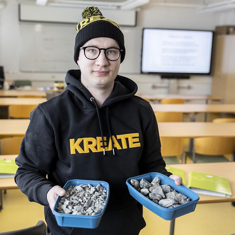 Kreatella kaksi vuotta koneenkuljettajana ja jalkamiehenä työskennellyt Jere Kuossari pitää jatkuvaa kouluttautumista motivoivana.