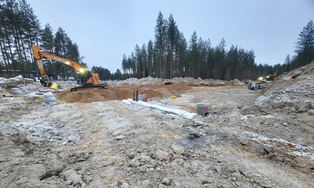 rajattu toinen kaivinkone