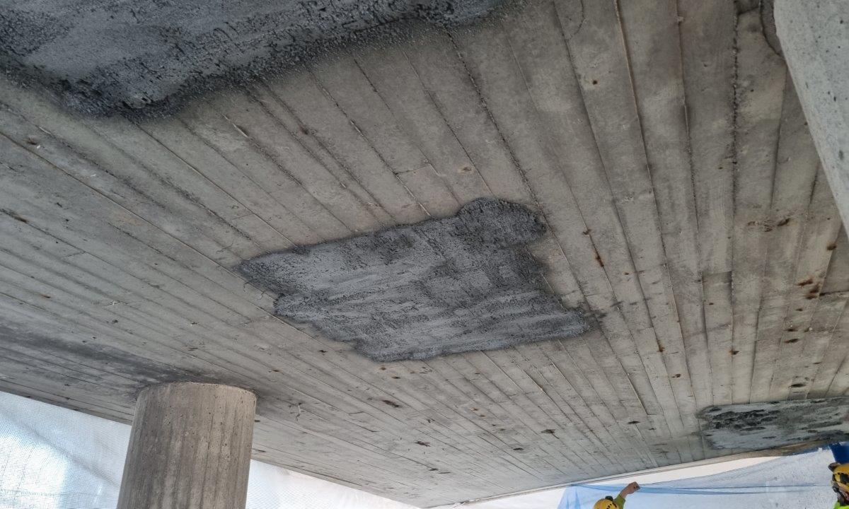 Itäväylällä on meneillään Sahaajankadun ja Siilitien siltojen peruskorjaus osana Itäväylän sillat ja Mustapuron tulvasuojaus -urakkaa.