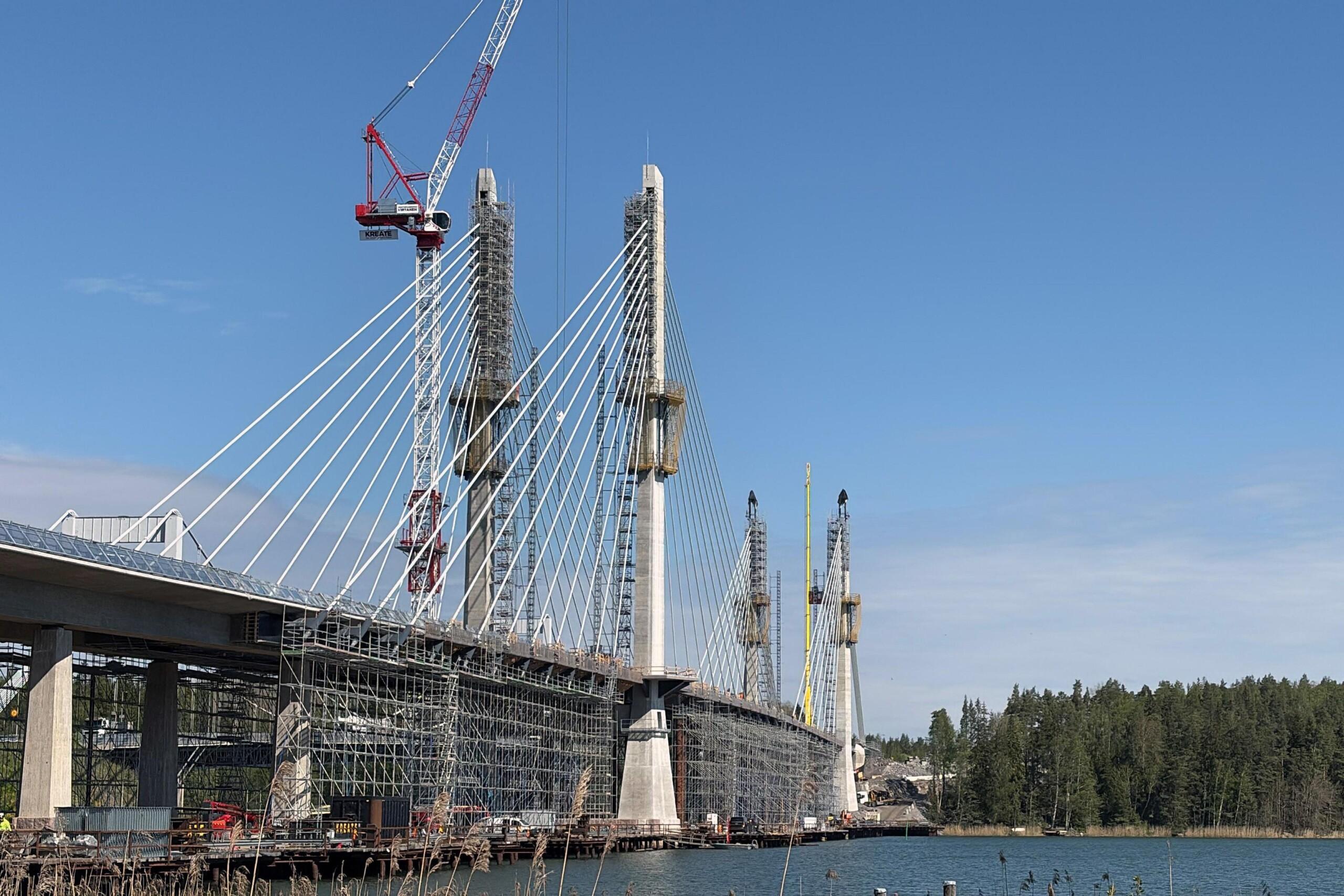 Kirjalansalmen silta vinokoydet asennettu