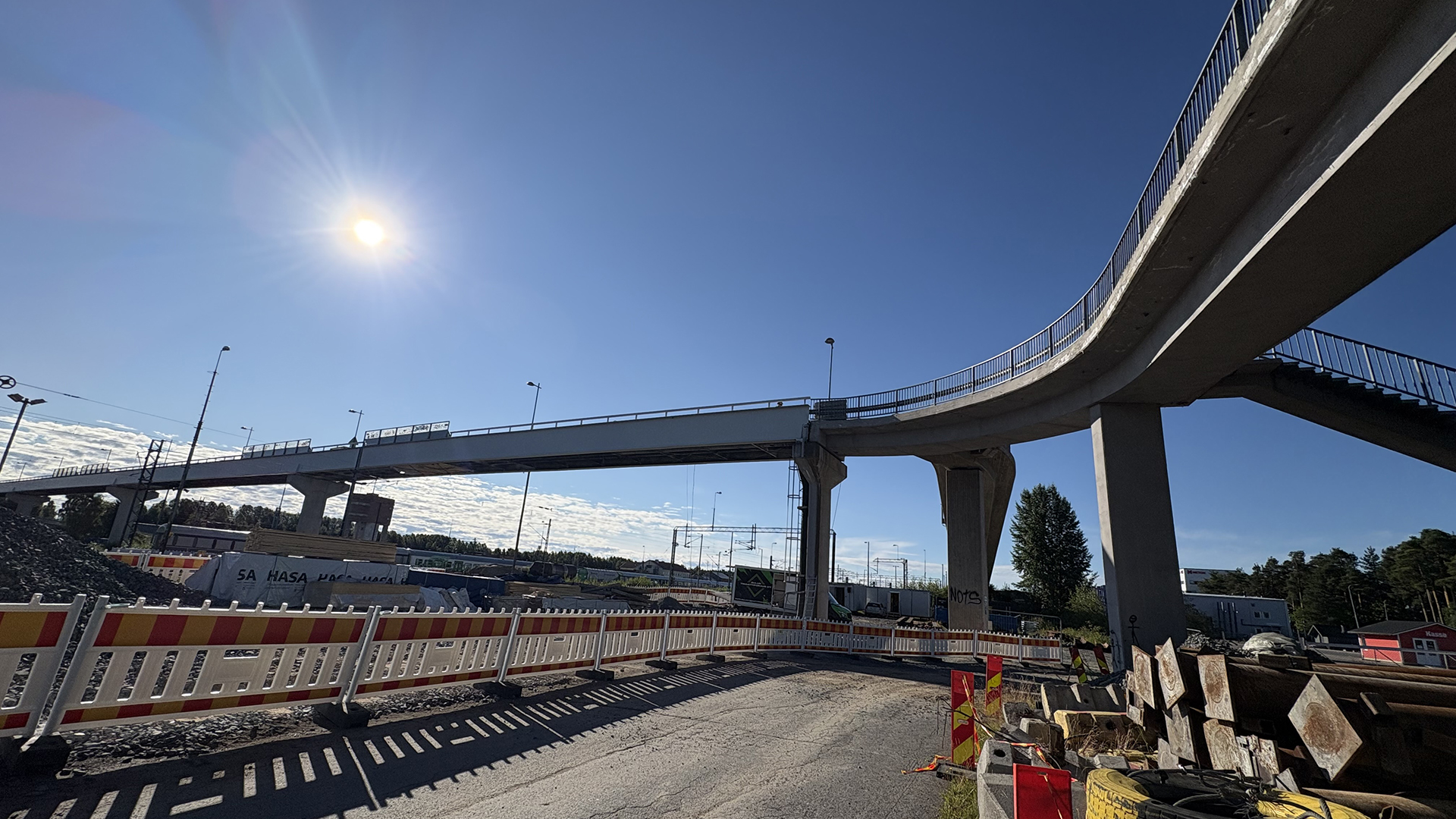 Kreate peruskorjaa Kiskopolun ylikulkusillan Oulun ratapihalla.