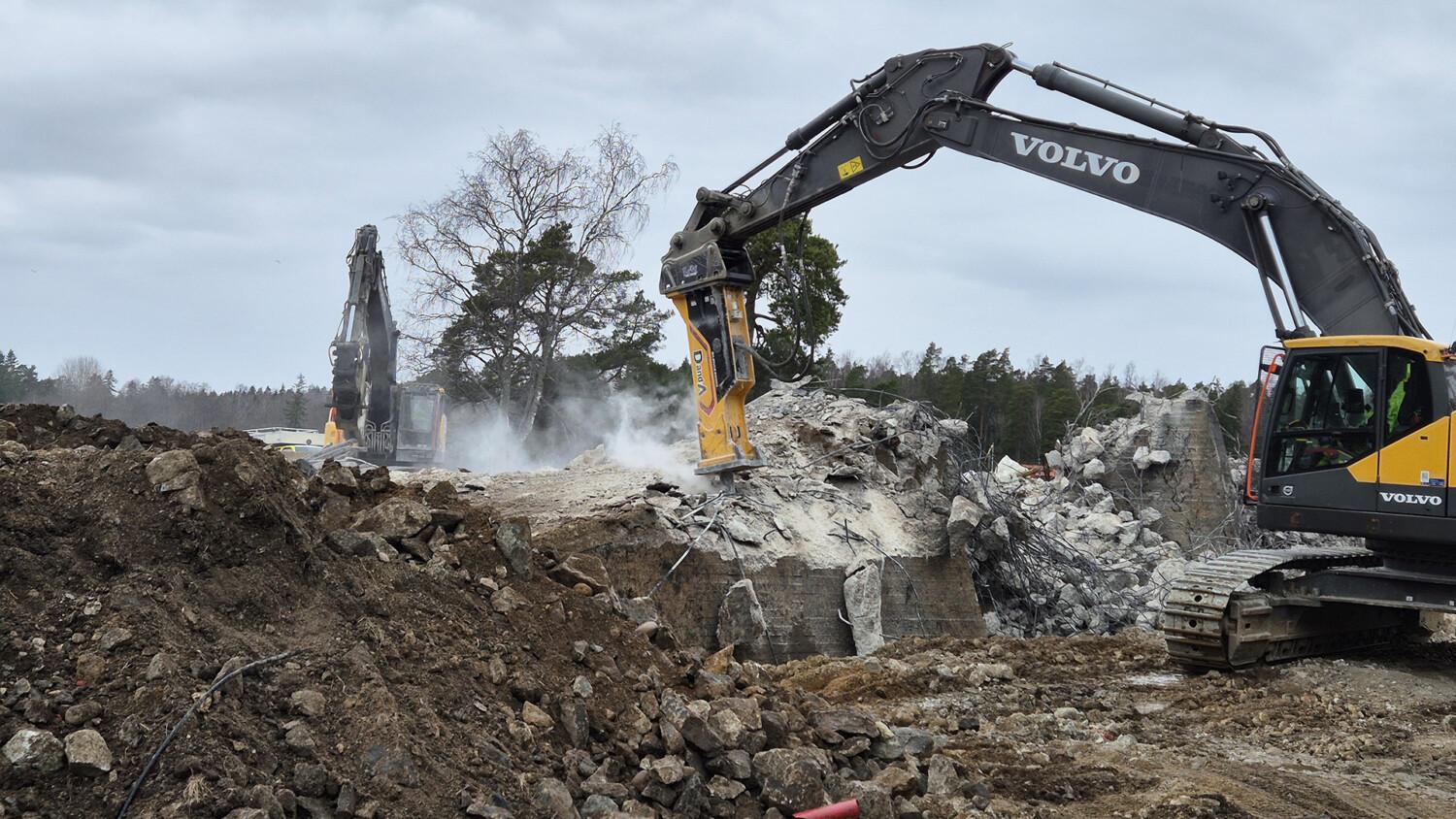 Kirjalansalmen vanhan sillan maatukien purkaminen oli osa vaiheittaista purku-urakkaa