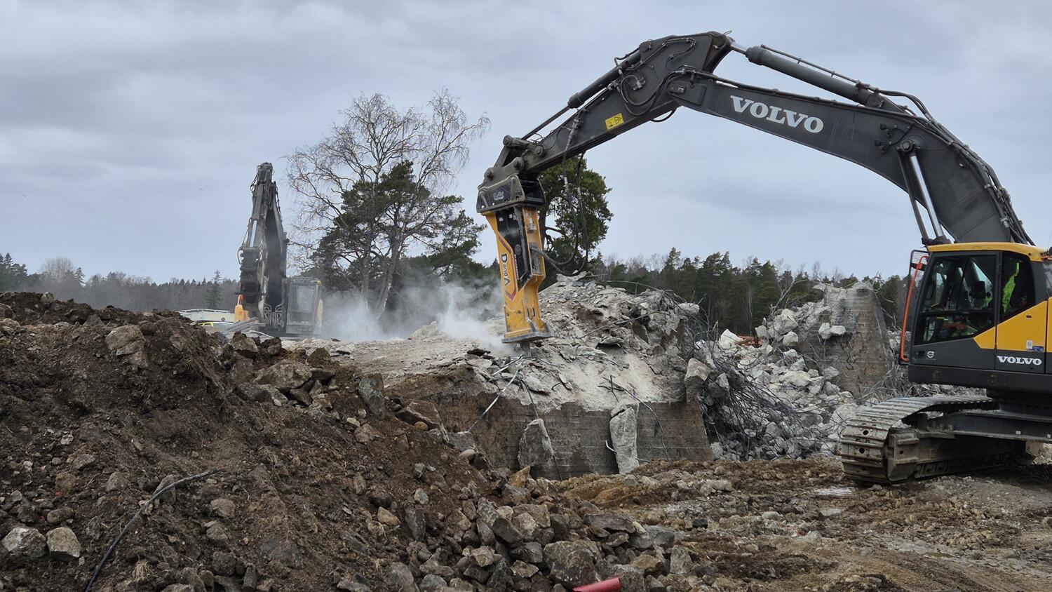 Kirjalansalmen vanhan sillan maatukien purkaminen oli osa vaiheittaista purku-urakkaa